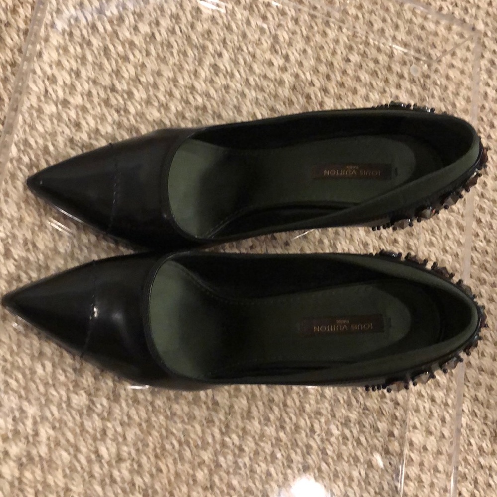 Louis Vuitton Black patent pumps 7(37)